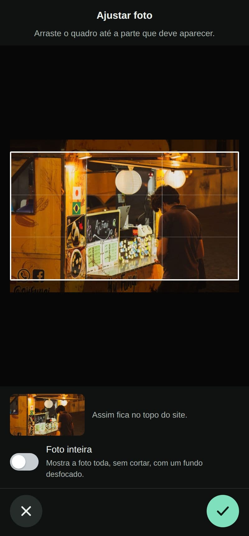 A tela Ajustar foto do editor, com o quadro sobre a foto do food truck e a opção Foto inteira