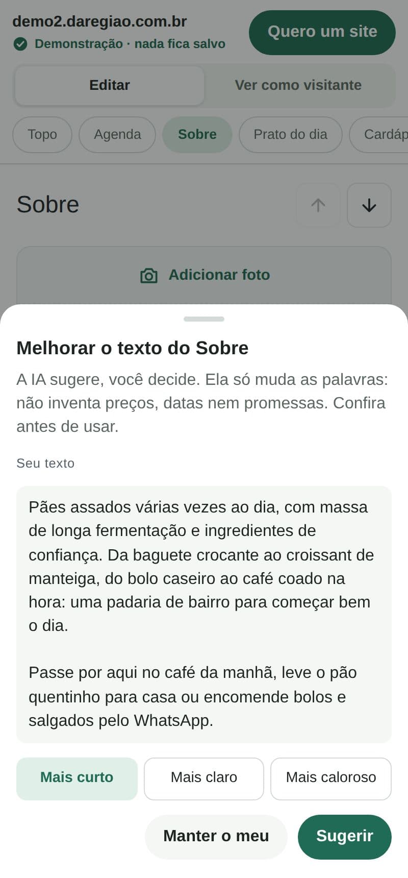 A janela “Melhorar o texto do Sobre” no editor, com Mais curto, Mais claro e Mais caloroso