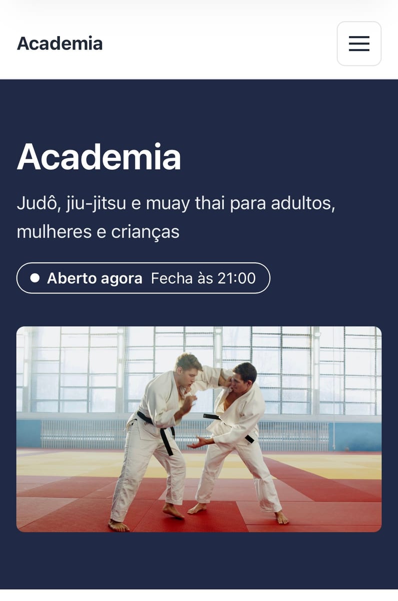 Academia: horários das aulas da semana; o aluno pede a aula pelo WhatsApp. Na tela, dois judocas treinando